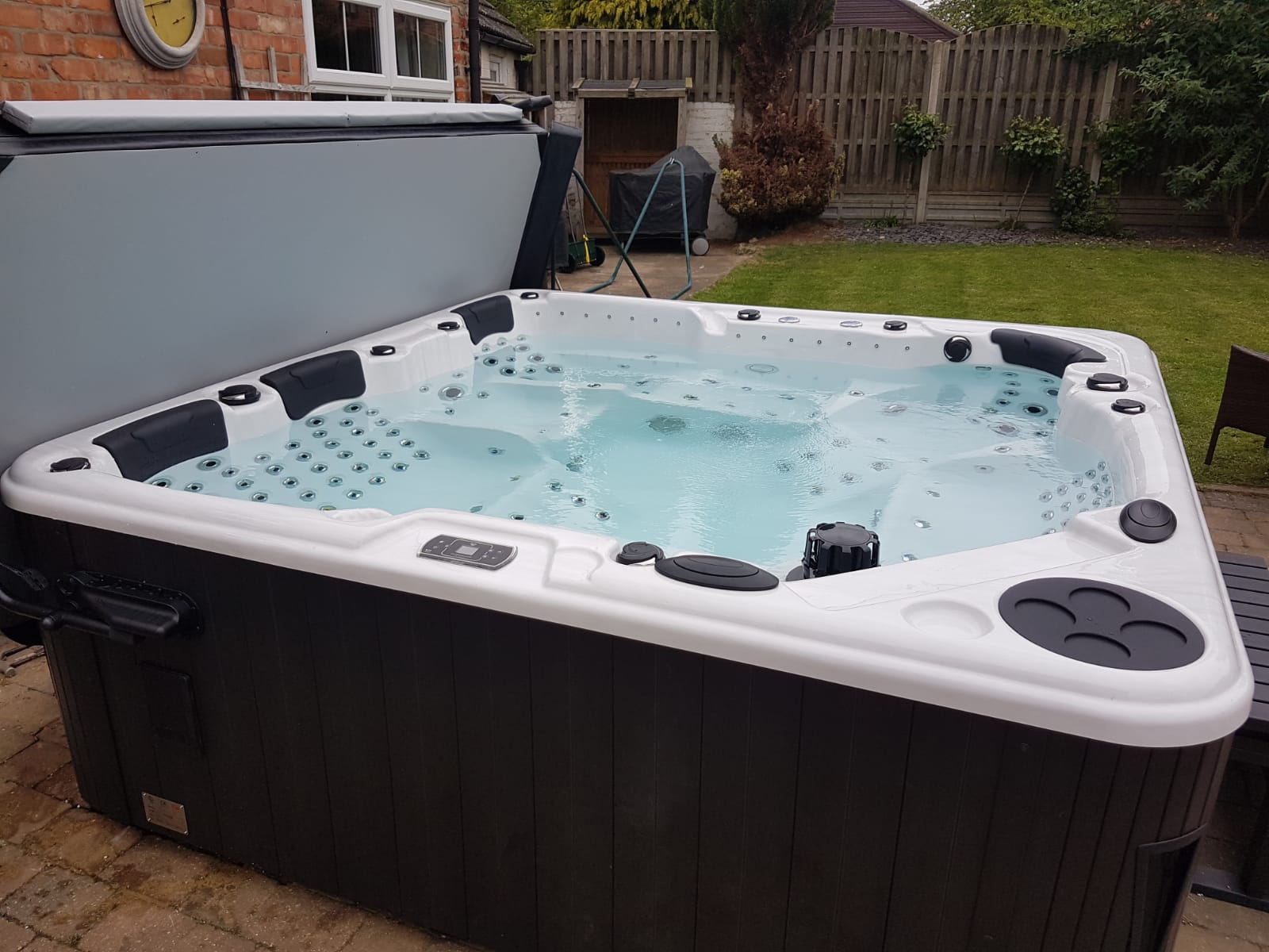 Ulitmate Hot Tub, 7 seat hot tub, hot tub, hot tubs