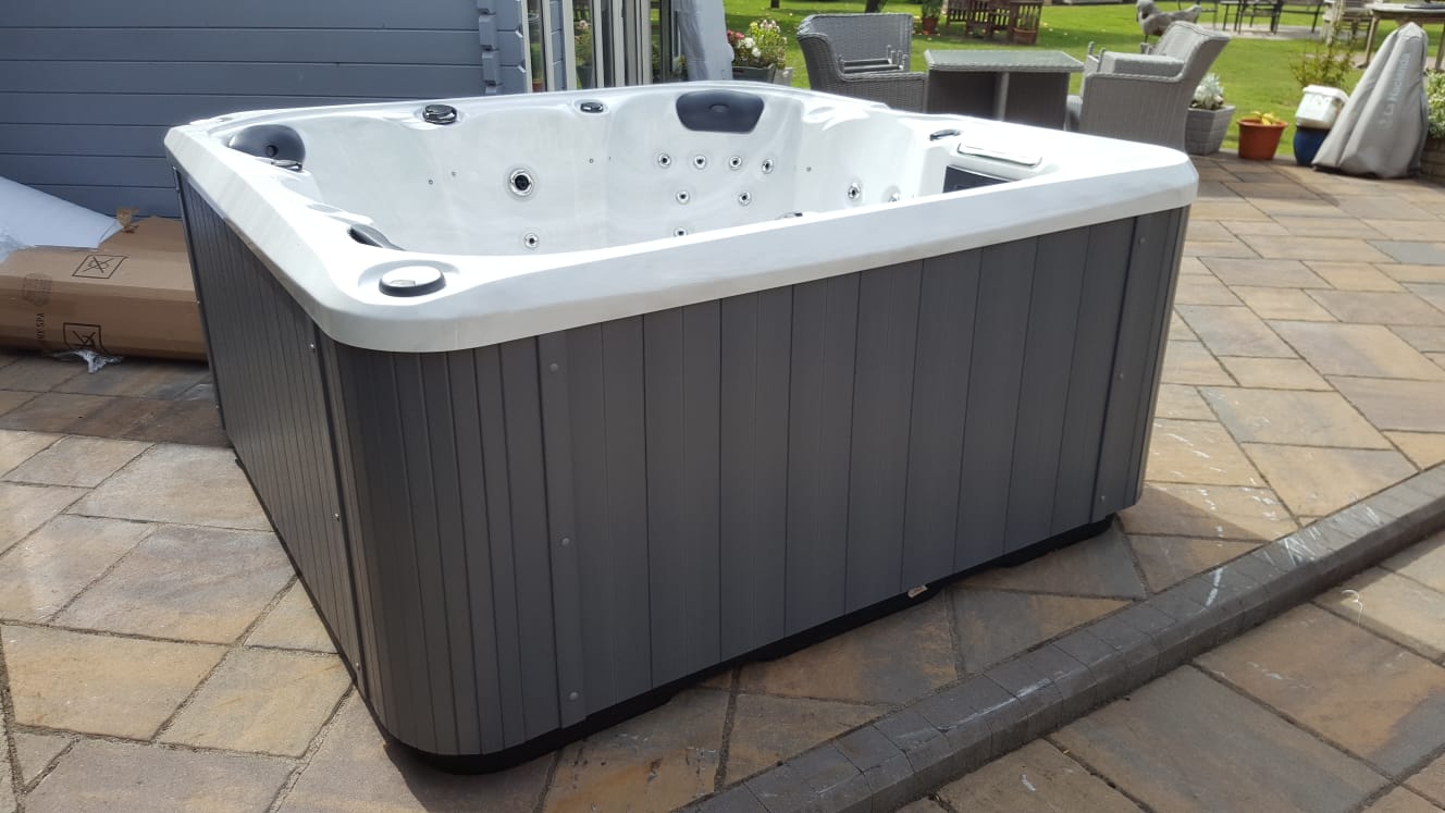 MIlano 6 Seat Hot Tub, Plug and Play Hot Tub, Hot Tub