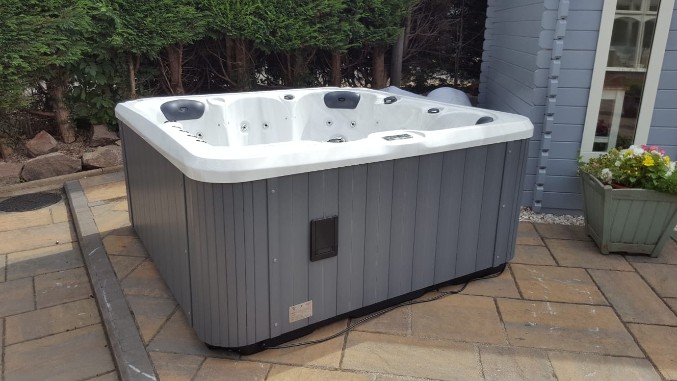 MIlano 6 Seat Hot Tub, Plug and Play Hot Tub, Hot Tub