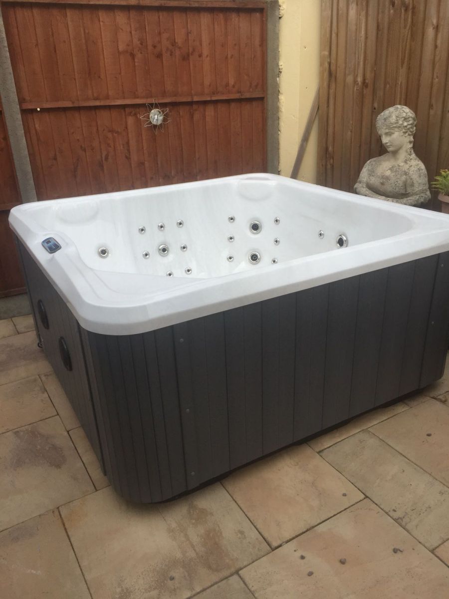 6 Seat Hot Tub, 6-7 Seat Hot Tub, Plug and Play Hot Tub, Tennessee Hot Tub