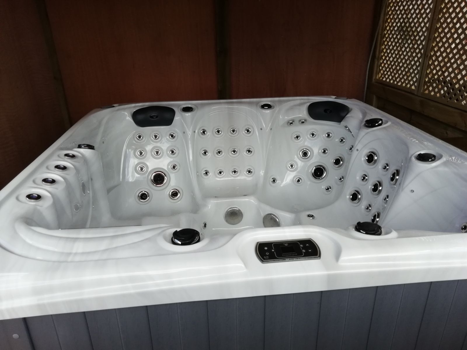 Rose 6 Seat Hot Tub, Hot Tub, Hot Tubs, Jacuzzi, 6 Person Hot Tub