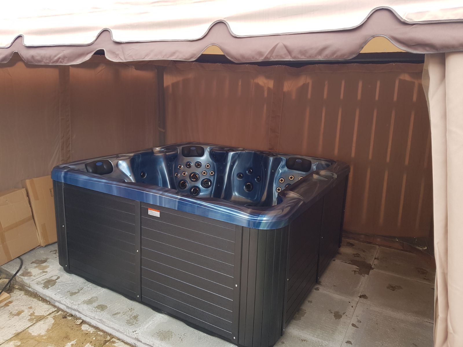 hot tubs, 6 seat hot tubs, Jacuzzi, hot tub