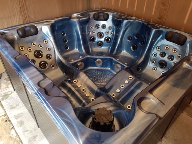 hot tubs, 6 seat hot tubs, Jacuzzi, hot tub