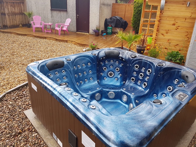 hot tubs, 6 seat hot tubs, Jacuzzi, hot tub