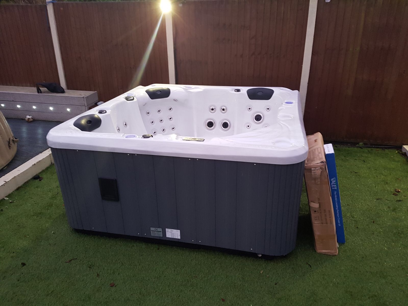 Hot Tubs. Hot Tub, 5 Seat Hot Tub, Jacuzzi