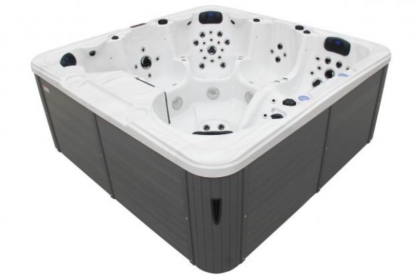 VOLTA 6 PERSON HOT TUB CLEAR