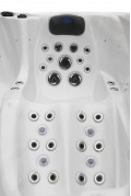 VOLTA 6 PERSON HOT TUB