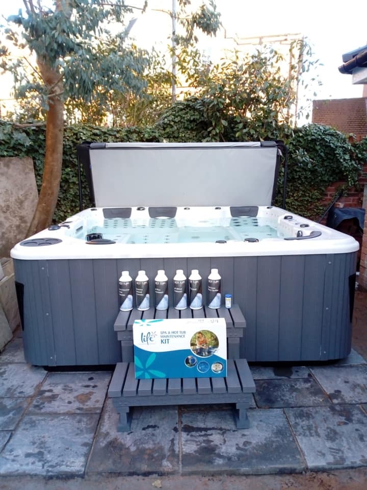 large hot tub, 7 seat hot tub, 32amp hot tub, hot tub, hot tubs, jacuzzi